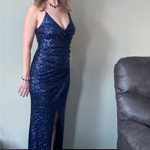 Beautiful blue size 4-6 dress Worn once to an army ball. comfy and easy to walk - Picture 5 of 6